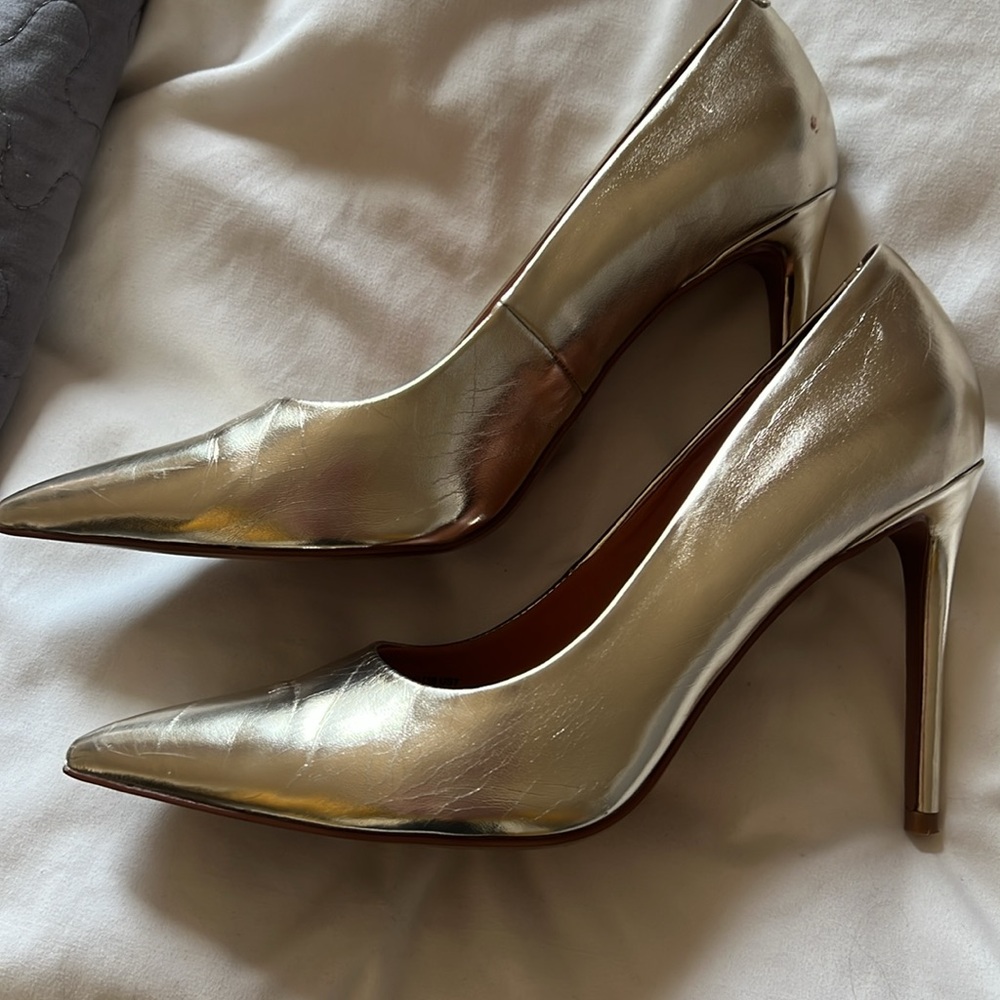 Gold heels - Picture 10 of 13